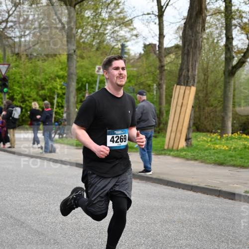 12.04.2026 - 45. Internationalen Wilhelmsburger Insellauf J. Mangold http://msf.ph/oto/9508982 12.04.2026 12:55:58 Ziel 4459, 5817, 5321, 4311, 2017, 2074, 5780, 5857, 2937, 5113, 5118, 3404, 2344, 5114, 5255, 4269, 3627, 5133, 5680, 4545, 5101, 4261, 4933, 5131, 5184, 5446, 4859, 5729, 5134, 3620 meine-sportfotos.de