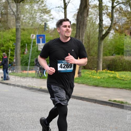12.04.2026 - 45. Internationalen Wilhelmsburger Insellauf J. Mangold http://msf.ph/oto/9508985 12.04.2026 12:55:58 Ziel 4459, 5817, 5321, 4311, 2017, 2074, 5780, 5857, 2937, 5113, 5118, 3404, 2344, 5114, 5255, 4269, 3627, 5133, 5680, 4545, 5101, 4261, 4933, 5131, 5184, 5446, 4859, 5729, 5134, 3620 meine-sportfotos.de