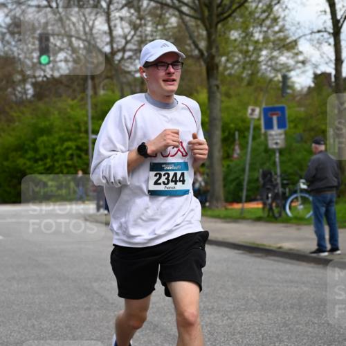 12.04.2026 - 45. Internationalen Wilhelmsburger Insellauf J. Mangold http://msf.ph/oto/9509017 12.04.2026 12:56:05 Ziel 4311, 2017, 2074, 5780, 5857, 2937, 5113, 5118, 3404, 2344, 5114, 5255, 4269, 3627, 5133, 5680, 4545, 4545, 5101, 4261, 4933, 5131, 5184, 5446, 4859, 5729, 5134, 3620, 4848, 5410, 4168, 4921, 4922, 4237, 5094 meine-sportfotos.de