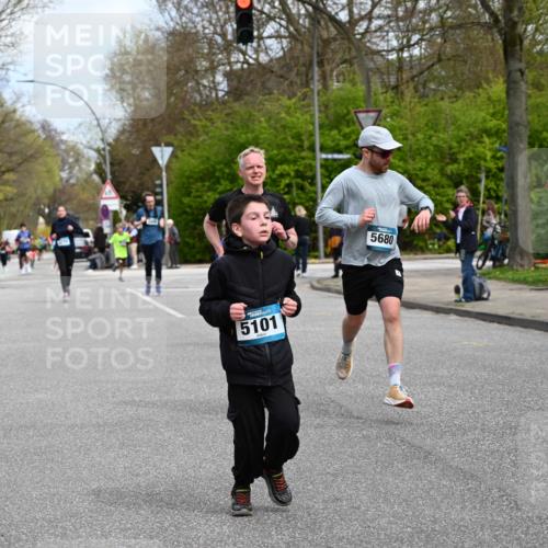 12.04.2026 - 45. Internationalen Wilhelmsburger Insellauf J. Mangold http://msf.ph/oto/9509034 12.04.2026 12:56:13 Ziel 5118, 3404, 2344, 5114, 5255, 4269, 3627, 5133, 5680, 4545, 5101, 4261, 4933, 5131, 5184, 5446, 4859, 5729, 5134, 3620, 4848, 5410, 4168, 4168, 4921, 4922, 4237, 5094, 4835, 5141, 5549, 5163 meine-sportfotos.de