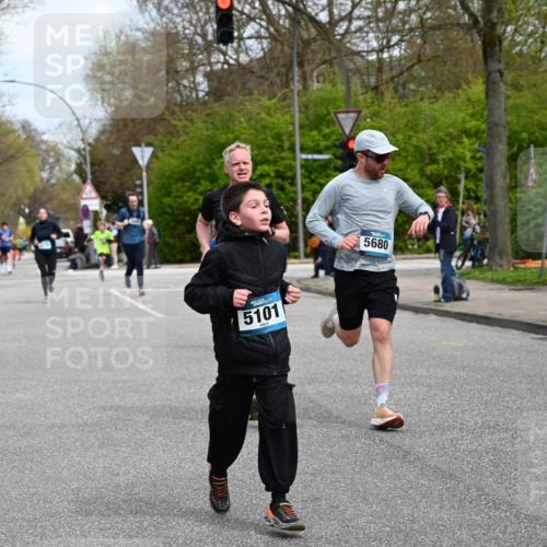 12.04.2026 - 45. Internationalen Wilhelmsburger Insellauf J. Mangold http://msf.ph/oto/9509035 12.04.2026 12:56:13 Ziel 5118, 3404, 2344, 5114, 5255, 4269, 3627, 5133, 5680, 4545, 5101, 4261, 4933, 5131, 5184, 5446, 4859, 5729, 5134, 3620, 4848, 5410, 4168, 4168, 4921, 4922, 4237, 5094, 4835, 5141, 5549, 5163 meine-sportfotos.de