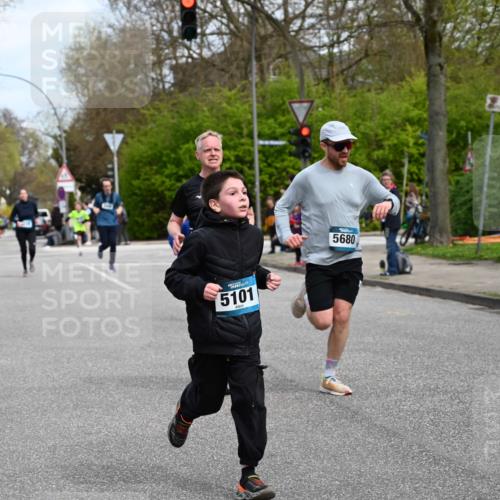 12.04.2026 - 45. Internationalen Wilhelmsburger Insellauf J. Mangold http://msf.ph/oto/9509036 12.04.2026 12:56:13 Ziel 5118, 3404, 2344, 5114, 5255, 4269, 3627, 5133, 5680, 4545, 5101, 4261, 4933, 5131, 5184, 5446, 4859, 5729, 5134, 3620, 4848, 5410, 4168, 4168, 4921, 4922, 4237, 5094, 4835, 5141, 5549, 5163 meine-sportfotos.de