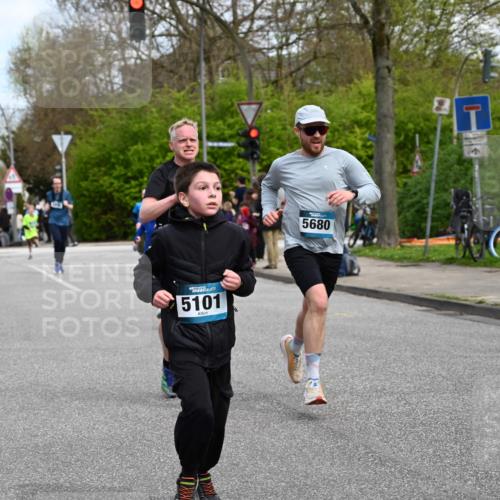 12.04.2026 - 45. Internationalen Wilhelmsburger Insellauf J. Mangold http://msf.ph/oto/9509038 12.04.2026 12:56:13 Ziel 5118, 3404, 2344, 5114, 5255, 4269, 3627, 5133, 5680, 4545, 5101, 4261, 4933, 5131, 5184, 5446, 4859, 5729, 5134, 3620, 4848, 5410, 4168, 4168, 4921, 4922, 4237, 5094, 4835, 5141, 5549, 5163 meine-sportfotos.de