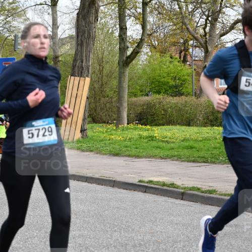 12.04.2026 - 45. Internationalen Wilhelmsburger Insellauf J. Mangold http://msf.ph/oto/9509077 12.04.2026 12:56:21 Ziel 4269, 3627, 5133, 5680, 4545, 5101, 4261, 4933, 5131, 5184, 5446, 4859, 5729, 5134, 3620, 3620, 4848, 5410, 4168, 4921, 4922, 4237, 5094, 4835, 5141, 5549, 5163, 5147, 3600, 2491, 3985 meine-sportfotos.de
