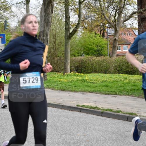 12.04.2026 - 45. Internationalen Wilhelmsburger Insellauf J. Mangold http://msf.ph/oto/9509078 12.04.2026 12:56:21 Ziel 4269, 3627, 5133, 5680, 4545, 5101, 4261, 4933, 5131, 5184, 5446, 4859, 5729, 5134, 3620, 3620, 4848, 5410, 4168, 4921, 4922, 4237, 5094, 4835, 5141, 5549, 5163, 5147, 3600, 2491, 3985 meine-sportfotos.de