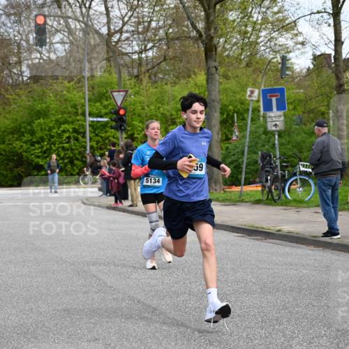 12.04.2026 - 45. Internationalen Wilhelmsburger Insellauf J. Mangold http://msf.ph/oto/9509097 12.04.2026 12:56:24 Ziel 5133, 5680, 4545, 5101, 4261, 4933, 5131, 5184, 5446, 4859, 5729, 5134, 3620, 4848, 5410, 4848, 5410, 4168, 4921, 4922, 4237, 5094, 4835, 5141, 5549, 5549, 5163, 5147, 3600, 2491, 3985, 4598, 3921, 5343 meine-sportfotos.de
