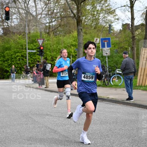 12.04.2026 - 45. Internationalen Wilhelmsburger Insellauf J. Mangold http://msf.ph/oto/9509099 12.04.2026 12:56:24 Ziel 5133, 5680, 4545, 5101, 4261, 4933, 5131, 5184, 5446, 4859, 5729, 5134, 3620, 4848, 5410, 4848, 5410, 4168, 4921, 4922, 4237, 5094, 4835, 5141, 5549, 5549, 5163, 5147, 3600, 2491, 3985, 4598, 3921, 5343 meine-sportfotos.de