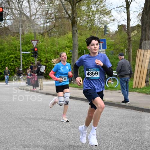 12.04.2026 - 45. Internationalen Wilhelmsburger Insellauf J. Mangold http://msf.ph/oto/9509100 12.04.2026 12:56:24 Ziel 5133, 5680, 4545, 5101, 4261, 4933, 5131, 5184, 5446, 4859, 5729, 5134, 3620, 4848, 5410, 4848, 5410, 4168, 4921, 4922, 4237, 5094, 4835, 5141, 5549, 5549, 5163, 5147, 3600, 2491, 3985, 4598, 3921, 5343 meine-sportfotos.de