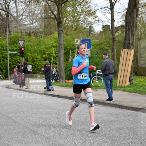 12.04.2026 - 45. Internationalen Wilhelmsburger Insellauf J. Mangold http://msf.ph/oto/9509101 12.04.2026 12:56:25 Ziel 5133, 5680, 4545, 5101, 4261, 4933, 5131, 5184, 5446, 4859, 5729, 5134, 3620, 4848, 5410, 4168, 4168, 4921, 4922, 4237, 5094, 4835, 5141, 5549, 5163, 5163, 5147, 3600, 2491, 3985, 4598, 3921, 5343 meine-sportfotos.de
