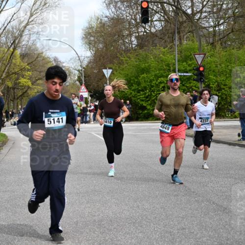 12.04.2026 - 45. Internationalen Wilhelmsburger Insellauf J. Mangold http://msf.ph/oto/9509123 12.04.2026 12:56:32 Ziel 4261, 4933, 5131, 5184, 5446, 4859, 5729, 5134, 3620, 4848, 5410, 4168, 4921, 4922, 4237, 5094, 4835, 5141, 5549, 5163, 5147, 3600, 2491, 3985, 4598, 3921, 5343, 3867, 5500, 5073, 5189, 3287, 4186, 4375 meine-sportfotos.de