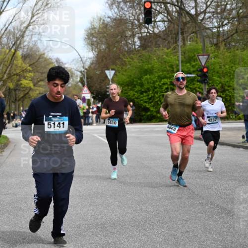 12.04.2026 - 45. Internationalen Wilhelmsburger Insellauf J. Mangold http://msf.ph/oto/9509124 12.04.2026 12:56:32 Ziel 4261, 4933, 5131, 5184, 5446, 4859, 5729, 5134, 3620, 4848, 5410, 4168, 4921, 4922, 4237, 5094, 4835, 5141, 5549, 5163, 5147, 3600, 2491, 3985, 4598, 3921, 5343, 3867, 5500, 5073, 5189, 3287, 4186, 4375 meine-sportfotos.de