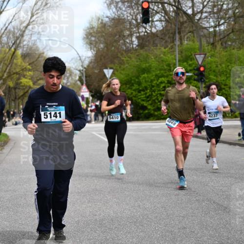 12.04.2026 - 45. Internationalen Wilhelmsburger Insellauf J. Mangold http://msf.ph/oto/9509125 12.04.2026 12:56:32 Ziel 4261, 4933, 5131, 5184, 5446, 4859, 5729, 5134, 3620, 4848, 5410, 4168, 4921, 4922, 4237, 5094, 4835, 5141, 5549, 5163, 5147, 3600, 2491, 3985, 4598, 3921, 5343, 3867, 5500, 5073, 5189, 3287, 4186, 4375 meine-sportfotos.de