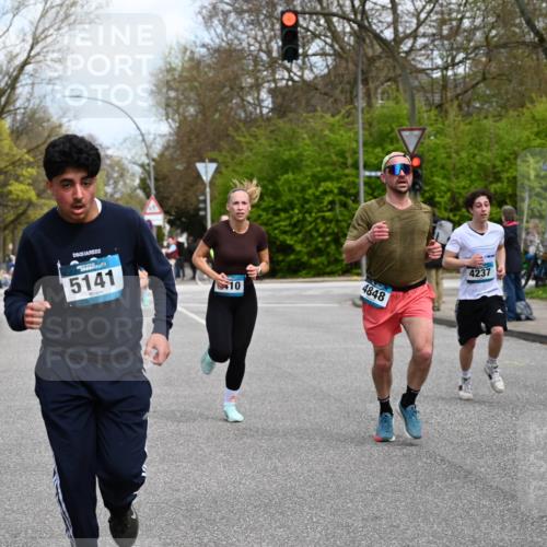12.04.2026 - 45. Internationalen Wilhelmsburger Insellauf J. Mangold http://msf.ph/oto/9509128 12.04.2026 12:56:32 Ziel 4261, 4933, 5131, 5184, 5446, 4859, 5729, 5134, 3620, 4848, 5410, 4168, 4921, 4922, 4237, 5094, 4835, 5141, 5549, 5163, 5147, 3600, 2491, 3985, 4598, 3921, 5343, 3867, 5500, 5073, 5189, 3287, 4186, 4375 meine-sportfotos.de