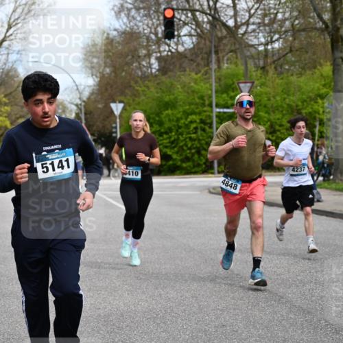 12.04.2026 - 45. Internationalen Wilhelmsburger Insellauf J. Mangold http://msf.ph/oto/9509129 12.04.2026 12:56:32 Ziel 4261, 4933, 5131, 5184, 5446, 4859, 5729, 5134, 3620, 4848, 5410, 4168, 4921, 4922, 4237, 5094, 4835, 5141, 5549, 5163, 5147, 3600, 2491, 3985, 4598, 3921, 5343, 3867, 5500, 5073, 5189, 3287, 4186, 4375 meine-sportfotos.de