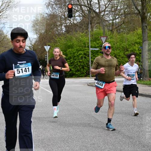 12.04.2026 - 45. Internationalen Wilhelmsburger Insellauf J. Mangold http://msf.ph/oto/9509130 12.04.2026 12:56:32 Ziel 4261, 4933, 5131, 5184, 5446, 4859, 5729, 5134, 3620, 4848, 5410, 4168, 4921, 4922, 4237, 5094, 4835, 5141, 5549, 5163, 5147, 3600, 2491, 3985, 4598, 3921, 5343, 3867, 5500, 5073, 5189, 3287, 4186, 4375 meine-sportfotos.de