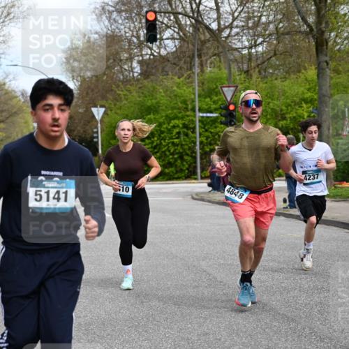 12.04.2026 - 45. Internationalen Wilhelmsburger Insellauf J. Mangold http://msf.ph/oto/9509132 12.04.2026 12:56:32 Ziel 4261, 4933, 5131, 5184, 5446, 4859, 5729, 5134, 3620, 4848, 5410, 4168, 4921, 4922, 4237, 5094, 4835, 5141, 5549, 5163, 5147, 3600, 2491, 3985, 4598, 3921, 5343, 3867, 5500, 5073, 5189, 3287, 4186, 4375 meine-sportfotos.de