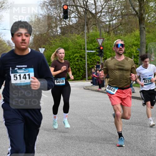 12.04.2026 - 45. Internationalen Wilhelmsburger Insellauf J. Mangold http://msf.ph/oto/9509134 12.04.2026 12:56:33 Ziel 4261, 4933, 5131, 5184, 5446, 4859, 5729, 5134, 3620, 4848, 5410, 4168, 4921, 4922, 4237, 5094, 4835, 5141, 5549, 5163, 5147, 3600, 2491, 3985, 3985, 4598, 3921, 5343, 3867, 5500, 5073, 5189, 3287, 4186, 4375 meine-sportfotos.de