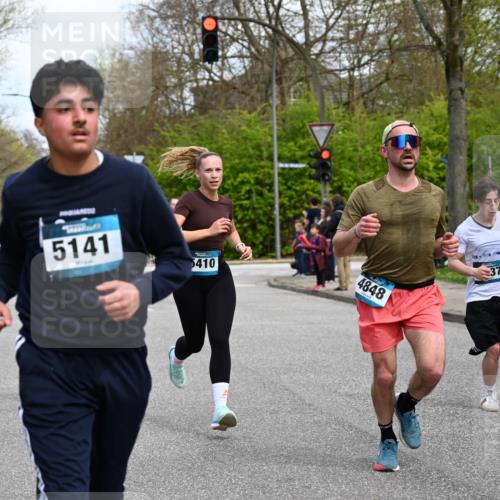 12.04.2026 - 45. Internationalen Wilhelmsburger Insellauf J. Mangold http://msf.ph/oto/9509135 12.04.2026 12:56:33 Ziel 4261, 4933, 5131, 5184, 5446, 4859, 5729, 5134, 3620, 4848, 5410, 4168, 4921, 4922, 4237, 5094, 4835, 5141, 5549, 5163, 5147, 3600, 2491, 3985, 3985, 4598, 3921, 5343, 3867, 5500, 5073, 5189, 3287, 4186, 4375 meine-sportfotos.de