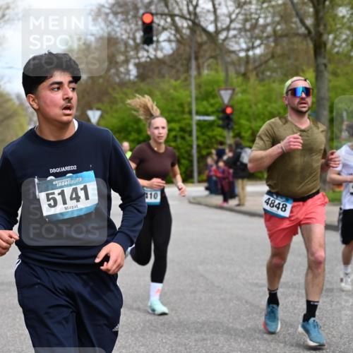 12.04.2026 - 45. Internationalen Wilhelmsburger Insellauf J. Mangold http://msf.ph/oto/9509136 12.04.2026 12:56:33 Ziel 4261, 4933, 5131, 5184, 5446, 4859, 5729, 5134, 3620, 4848, 5410, 4168, 4921, 4922, 4237, 5094, 4835, 5141, 5549, 5163, 5147, 3600, 2491, 3985, 3985, 4598, 3921, 5343, 3867, 5500, 5073, 5189, 3287, 4186, 4375 meine-sportfotos.de
