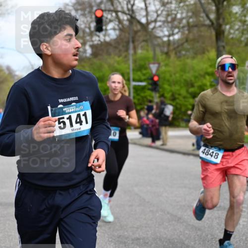 12.04.2026 - 45. Internationalen Wilhelmsburger Insellauf J. Mangold http://msf.ph/oto/9509138 12.04.2026 12:56:33 Ziel 4261, 4933, 5131, 5184, 5446, 4859, 5729, 5134, 3620, 4848, 5410, 4168, 4921, 4922, 4237, 5094, 4835, 5141, 5549, 5163, 5147, 3600, 2491, 3985, 3985, 4598, 3921, 5343, 3867, 5500, 5073, 5189, 3287, 4186, 4375 meine-sportfotos.de