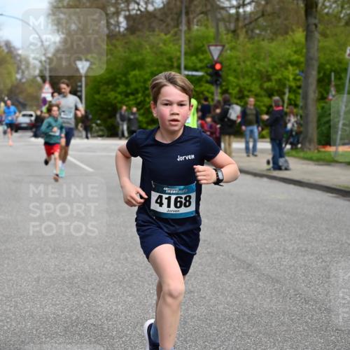 12.04.2026 - 45. Internationalen Wilhelmsburger Insellauf J. Mangold http://msf.ph/oto/9509139 12.04.2026 12:56:34 Ziel 4261, 4933, 5131, 5184, 5446, 4859, 5729, 5134, 3620, 4848, 5410, 4168, 4921, 4922, 4237, 5094, 4835, 5141, 5549, 5163, 5147, 3600, 2491, 3985, 4598, 4598, 3921, 5343, 3867, 5500, 5073, 5189, 3287, 4186, 4375, 3973 meine-sportfotos.de