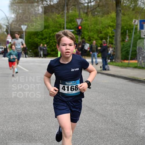 12.04.2026 - 45. Internationalen Wilhelmsburger Insellauf J. Mangold http://msf.ph/oto/9509140 12.04.2026 12:56:34 Ziel 4261, 4933, 5131, 5184, 5446, 4859, 5729, 5134, 3620, 4848, 5410, 4168, 4921, 4922, 4237, 5094, 4835, 5141, 5549, 5163, 5147, 3600, 2491, 3985, 4598, 4598, 3921, 5343, 3867, 5500, 5073, 5189, 3287, 4186, 4375, 3973 meine-sportfotos.de