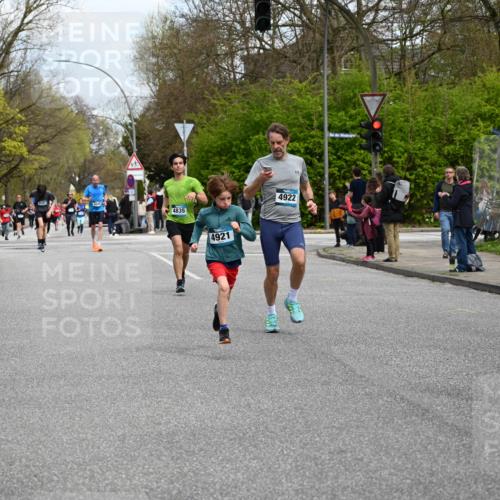 12.04.2026 - 45. Internationalen Wilhelmsburger Insellauf J. Mangold http://msf.ph/oto/9509145 12.04.2026 12:56:36 Ziel 4933, 5131, 5184, 5446, 4859, 5729, 5134, 3620, 4848, 5410, 4168, 4921, 4922, 4237, 5094, 4835, 5141, 5549, 5549, 5163, 5147, 3600, 2491, 3985, 4598, 3921, 5343, 3867, 5500, 5073, 5189, 3287, 4186, 4375, 3973 meine-sportfotos.de