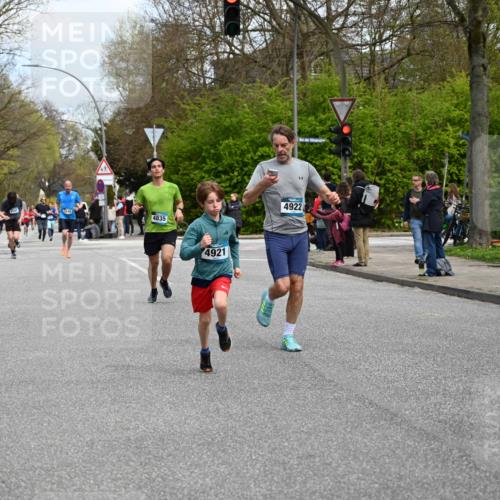 12.04.2026 - 45. Internationalen Wilhelmsburger Insellauf J. Mangold http://msf.ph/oto/9509148 12.04.2026 12:56:36 Ziel 4933, 5131, 5184, 5446, 4859, 5729, 5134, 3620, 4848, 5410, 4168, 4921, 4922, 4237, 5094, 4835, 5141, 5549, 5549, 5163, 5147, 3600, 2491, 3985, 4598, 3921, 5343, 3867, 5500, 5073, 5189, 3287, 4186, 4375, 3973 meine-sportfotos.de