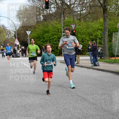 12.04.2026 - 45. Internationalen Wilhelmsburger Insellauf J. Mangold http://msf.ph/oto/9509151 12.04.2026 12:56:36 Ziel 4933, 5131, 5184, 5446, 4859, 5729, 5134, 3620, 4848, 5410, 4168, 4921, 4922, 4237, 5094, 4835, 5141, 5549, 5549, 5163, 5147, 3600, 2491, 3985, 4598, 3921, 5343, 3867, 5500, 5073, 5189, 3287, 4186, 4375, 3973 meine-sportfotos.de