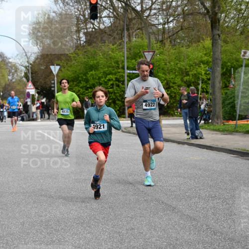 12.04.2026 - 45. Internationalen Wilhelmsburger Insellauf J. Mangold http://msf.ph/oto/9509152 12.04.2026 12:56:37 Ziel 5131, 5184, 5446, 4859, 5729, 5134, 3620, 4848, 5410, 4168, 4921, 4922, 4237, 5094, 4835, 5141, 5549, 5163, 5163, 5147, 3600, 2491, 3985, 4598, 3921, 5343, 3867, 5500, 5073, 5189, 3287, 4186, 4375, 3973, 4853 meine-sportfotos.de