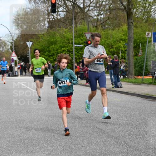 12.04.2026 - 45. Internationalen Wilhelmsburger Insellauf J. Mangold http://msf.ph/oto/9509154 12.04.2026 12:56:37 Ziel 5131, 5184, 5446, 4859, 5729, 5134, 3620, 4848, 5410, 4168, 4921, 4922, 4237, 5094, 4835, 5141, 5549, 5163, 5163, 5147, 3600, 2491, 3985, 4598, 3921, 5343, 3867, 5500, 5073, 5189, 3287, 4186, 4375, 3973, 4853 meine-sportfotos.de