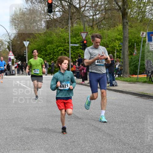 12.04.2026 - 45. Internationalen Wilhelmsburger Insellauf J. Mangold http://msf.ph/oto/9509155 12.04.2026 12:56:37 Ziel 5131, 5184, 5446, 4859, 5729, 5134, 3620, 4848, 5410, 4168, 4921, 4922, 4237, 5094, 4835, 5141, 5549, 5163, 5163, 5147, 3600, 2491, 3985, 4598, 3921, 5343, 3867, 5500, 5073, 5189, 3287, 4186, 4375, 3973, 4853 meine-sportfotos.de