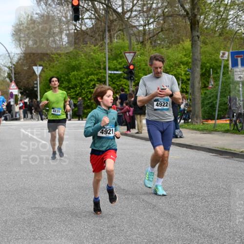 12.04.2026 - 45. Internationalen Wilhelmsburger Insellauf J. Mangold http://msf.ph/oto/9509156 12.04.2026 12:56:37 Ziel 5131, 5184, 5446, 4859, 5729, 5134, 3620, 4848, 5410, 4168, 4921, 4922, 4237, 5094, 4835, 5141, 5549, 5163, 5163, 5147, 3600, 2491, 3985, 4598, 3921, 5343, 3867, 5500, 5073, 5189, 3287, 4186, 4375, 3973, 4853 meine-sportfotos.de