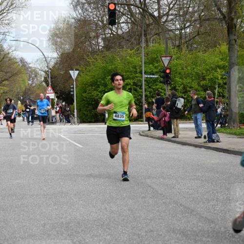 12.04.2026 - 45. Internationalen Wilhelmsburger Insellauf J. Mangold http://msf.ph/oto/9509160 12.04.2026 12:56:38 Ziel 5131, 5184, 5446, 4859, 5729, 5134, 3620, 4848, 5410, 4168, 4921, 4922, 4237, 5094, 4835, 5141, 5549, 5163, 5147, 3600, 2491, 3985, 4598, 3921, 5343, 3867, 5500, 5073, 5189, 3287, 4186, 4375, 3973, 4853, 4569 meine-sportfotos.de