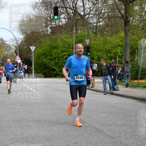 12.04.2026 - 45. Internationalen Wilhelmsburger Insellauf J. Mangold http://msf.ph/oto/9509173 12.04.2026 12:56:43 Ziel 5446, 4859, 5729, 5134, 3620, 4848, 5410, 4168, 4921, 4922, 4237, 5094, 4835, 5141, 5549, 5163, 5147, 3600, 2491, 3985, 4598, 3921, 5343, 3867, 5500, 5073, 5189, 3287, 4186, 4375, 3973, 4853, 4569, 2624, 5801, 4097, 5744 meine-sportfotos.de