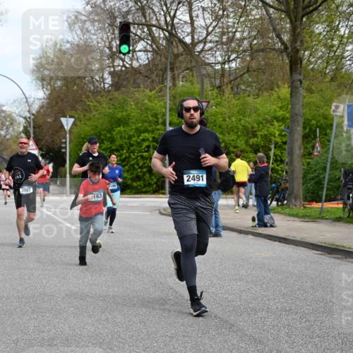 12.04.2026 - 45. Internationalen Wilhelmsburger Insellauf J. Mangold http://msf.ph/oto/9509185 12.04.2026 12:56:49 Ziel 4848, 5410, 4168, 4921, 4922, 4237, 5094, 4835, 5141, 5549, 5163, 5147, 3600, 2491, 3985, 4598, 3921, 5343, 3867, 5500, 5073, 5189, 3287, 4186, 4375, 3973, 4853, 4853, 4569, 2624, 5801, 4097, 5744, 4524, 4259, 5791, 5696, 4740 meine-sportfotos.de