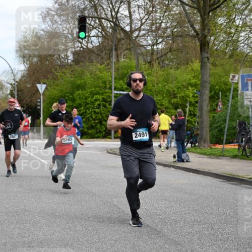 12.04.2026 - 45. Internationalen Wilhelmsburger Insellauf J. Mangold http://msf.ph/oto/9509186 12.04.2026 12:56:49 Ziel 4848, 5410, 4168, 4921, 4922, 4237, 5094, 4835, 5141, 5549, 5163, 5147, 3600, 2491, 3985, 4598, 3921, 5343, 3867, 5500, 5073, 5189, 3287, 4186, 4375, 3973, 4853, 4853, 4569, 2624, 5801, 4097, 5744, 4524, 4259, 5791, 5696, 4740 meine-sportfotos.de
