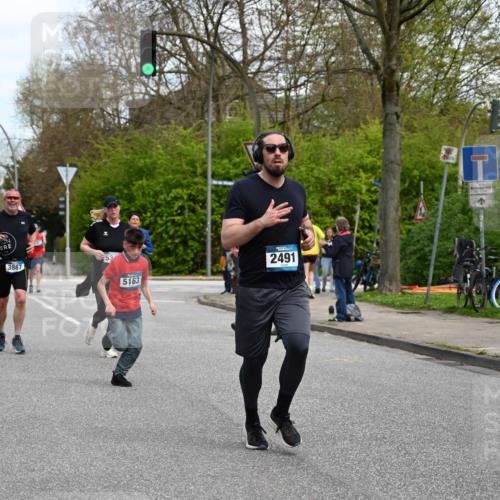 12.04.2026 - 45. Internationalen Wilhelmsburger Insellauf J. Mangold http://msf.ph/oto/9509187 12.04.2026 12:56:49 Ziel 4848, 5410, 4168, 4921, 4922, 4237, 5094, 4835, 5141, 5549, 5163, 5147, 3600, 2491, 3985, 4598, 3921, 5343, 3867, 5500, 5073, 5189, 3287, 4186, 4375, 3973, 4853, 4853, 4569, 2624, 5801, 4097, 5744, 4524, 4259, 5791, 5696, 4740 meine-sportfotos.de