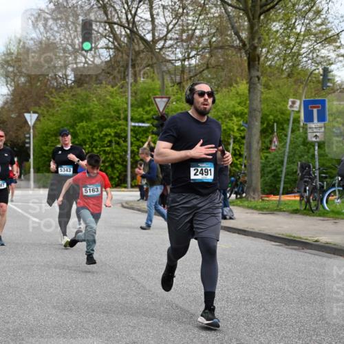 12.04.2026 - 45. Internationalen Wilhelmsburger Insellauf J. Mangold http://msf.ph/oto/9509189 12.04.2026 12:56:49 Ziel 4848, 5410, 4168, 4921, 4922, 4237, 5094, 4835, 5141, 5549, 5163, 5147, 3600, 2491, 3985, 4598, 3921, 5343, 3867, 5500, 5073, 5189, 3287, 4186, 4375, 3973, 4853, 4853, 4569, 2624, 5801, 4097, 5744, 4524, 4259, 5791, 5696, 4740 meine-sportfotos.de