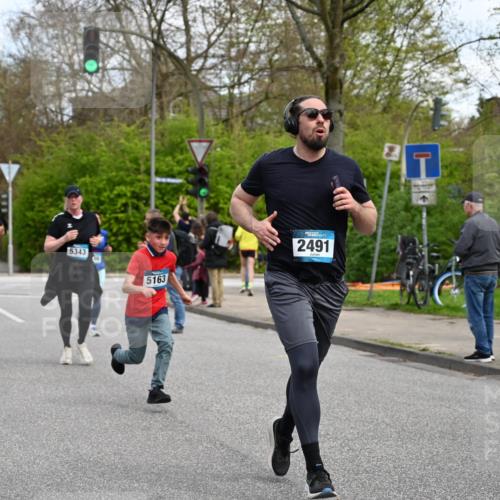 12.04.2026 - 45. Internationalen Wilhelmsburger Insellauf J. Mangold http://msf.ph/oto/9509192 12.04.2026 12:56:50 Ziel 4168, 4921, 4922, 4237, 5094, 4835, 5141, 5549, 5163, 5147, 3600, 2491, 3985, 4598, 3921, 5343, 3867, 5500, 5073, 5189, 3287, 4186, 4375, 3973, 4853, 4569, 4569, 2624, 5801, 4097, 5744, 4524, 4259, 5791, 5696, 4740 meine-sportfotos.de