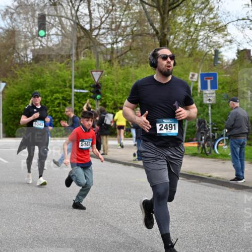 12.04.2026 - 45. Internationalen Wilhelmsburger Insellauf J. Mangold http://msf.ph/oto/9509193 12.04.2026 12:56:50 Ziel 4168, 4921, 4922, 4237, 5094, 4835, 5141, 5549, 5163, 5147, 3600, 2491, 3985, 4598, 3921, 5343, 3867, 5500, 5073, 5189, 3287, 4186, 4375, 3973, 4853, 4569, 4569, 2624, 5801, 4097, 5744, 4524, 4259, 5791, 5696, 4740 meine-sportfotos.de