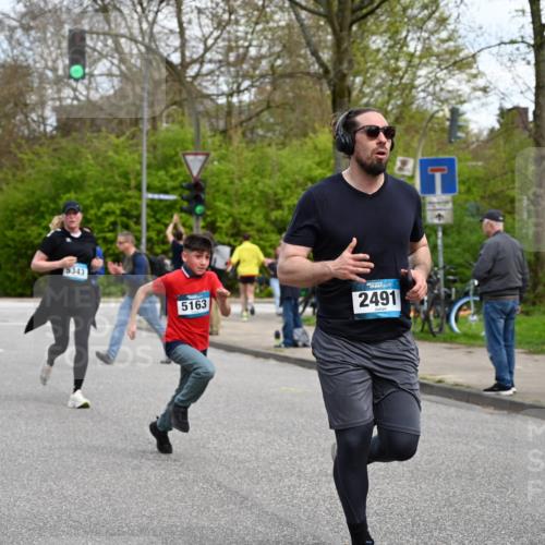 12.04.2026 - 45. Internationalen Wilhelmsburger Insellauf J. Mangold http://msf.ph/oto/9509194 12.04.2026 12:56:50 Ziel 4168, 4921, 4922, 4237, 5094, 4835, 5141, 5549, 5163, 5147, 3600, 2491, 3985, 4598, 3921, 5343, 3867, 5500, 5073, 5189, 3287, 4186, 4375, 3973, 4853, 4569, 4569, 2624, 5801, 4097, 5744, 4524, 4259, 5791, 5696, 4740 meine-sportfotos.de