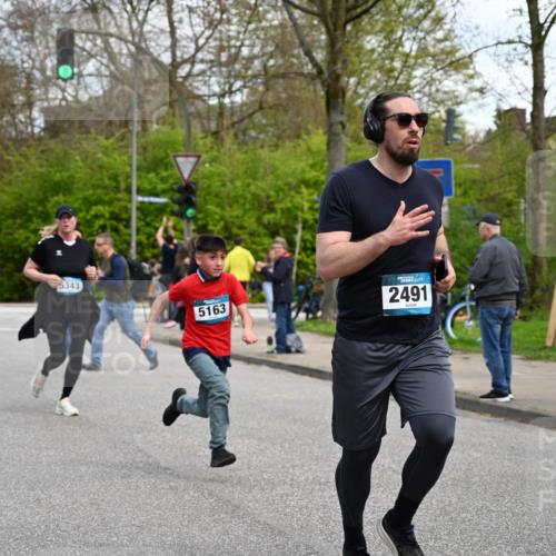 12.04.2026 - 45. Internationalen Wilhelmsburger Insellauf J. Mangold http://msf.ph/oto/9509195 12.04.2026 12:56:50 Ziel 4168, 4921, 4922, 4237, 5094, 4835, 5141, 5549, 5163, 5147, 3600, 2491, 3985, 4598, 3921, 5343, 3867, 5500, 5073, 5189, 3287, 4186, 4375, 3973, 4853, 4569, 4569, 2624, 5801, 4097, 5744, 4524, 4259, 5791, 5696, 4740 meine-sportfotos.de