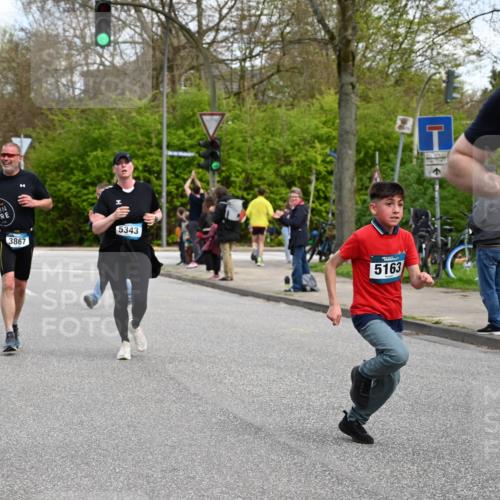12.04.2026 - 45. Internationalen Wilhelmsburger Insellauf J. Mangold http://msf.ph/oto/9509196 12.04.2026 12:56:50 Ziel 4168, 4921, 4922, 4237, 5094, 4835, 5141, 5549, 5163, 5147, 3600, 2491, 3985, 4598, 3921, 5343, 3867, 5500, 5073, 5189, 3287, 4186, 4375, 3973, 4853, 4569, 4569, 2624, 5801, 4097, 5744, 4524, 4259, 5791, 5696, 4740 meine-sportfotos.de