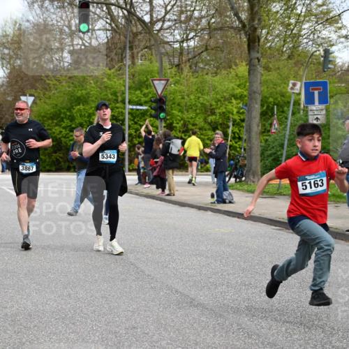 12.04.2026 - 45. Internationalen Wilhelmsburger Insellauf J. Mangold http://msf.ph/oto/9509197 12.04.2026 12:56:50 Ziel 4168, 4921, 4922, 4237, 5094, 4835, 5141, 5549, 5163, 5147, 3600, 2491, 3985, 4598, 3921, 5343, 3867, 5500, 5073, 5189, 3287, 4186, 4375, 3973, 4853, 4569, 4569, 2624, 5801, 4097, 5744, 4524, 4259, 5791, 5696, 4740 meine-sportfotos.de