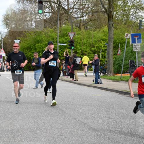 12.04.2026 - 45. Internationalen Wilhelmsburger Insellauf J. Mangold http://msf.ph/oto/9509198 12.04.2026 12:56:50 Ziel 4168, 4921, 4922, 4237, 5094, 4835, 5141, 5549, 5163, 5147, 3600, 2491, 3985, 4598, 3921, 5343, 3867, 5500, 5073, 5189, 3287, 4186, 4375, 3973, 4853, 4569, 4569, 2624, 5801, 4097, 5744, 4524, 4259, 5791, 5696, 4740 meine-sportfotos.de