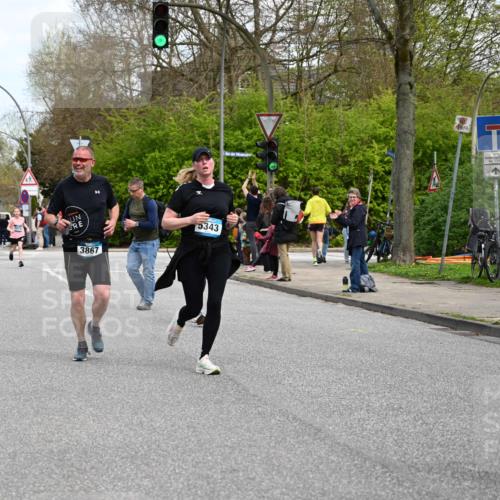 12.04.2026 - 45. Internationalen Wilhelmsburger Insellauf J. Mangold http://msf.ph/oto/9509199 12.04.2026 12:56:50 Ziel 4168, 4921, 4922, 4237, 5094, 4835, 5141, 5549, 5163, 5147, 3600, 2491, 3985, 4598, 3921, 5343, 3867, 5500, 5073, 5189, 3287, 4186, 4375, 3973, 4853, 4569, 4569, 2624, 5801, 4097, 5744, 4524, 4259, 5791, 5696, 4740 meine-sportfotos.de