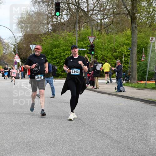 12.04.2026 - 45. Internationalen Wilhelmsburger Insellauf J. Mangold http://msf.ph/oto/9509201 12.04.2026 12:56:51 Ziel 4921, 4922, 4237, 5094, 4835, 5141, 5549, 5163, 5147, 3600, 2491, 3985, 4598, 3921, 5343, 3867, 3867, 5500, 5073, 5189, 3287, 4186, 4375, 3973, 4853, 4569, 2624, 2624, 5801, 4097, 5744, 4524, 4259, 5791, 5696, 4740, 4599 meine-sportfotos.de