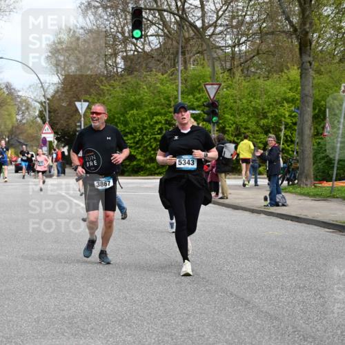 12.04.2026 - 45. Internationalen Wilhelmsburger Insellauf J. Mangold http://msf.ph/oto/9509203 12.04.2026 12:56:51 Ziel 4921, 4922, 4237, 5094, 4835, 5141, 5549, 5163, 5147, 3600, 2491, 3985, 4598, 3921, 5343, 3867, 3867, 5500, 5073, 5189, 3287, 4186, 4375, 3973, 4853, 4569, 2624, 2624, 5801, 4097, 5744, 4524, 4259, 5791, 5696, 4740, 4599 meine-sportfotos.de
