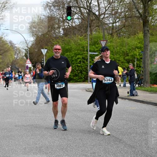 12.04.2026 - 45. Internationalen Wilhelmsburger Insellauf J. Mangold http://msf.ph/oto/9509208 12.04.2026 12:56:51 Ziel 4921, 4922, 4237, 5094, 4835, 5141, 5549, 5163, 5147, 3600, 2491, 3985, 4598, 3921, 5343, 3867, 3867, 5500, 5073, 5189, 3287, 4186, 4375, 3973, 4853, 4569, 2624, 2624, 5801, 4097, 5744, 4524, 4259, 5791, 5696, 4740, 4599 meine-sportfotos.de